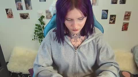 Snapshot of technical_face_powder_error chatting on 11.21.25 technical_face_powder_error online show from 11.21.25