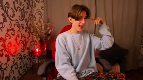 Snapshot of ted_lunn chatting on 12.01.25 Ted online show from 12.01.25