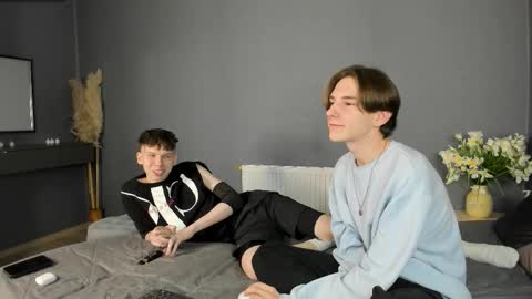 Snapshot of ted_lunn chatting on 12.15.25 Ted online show from 12.15.25