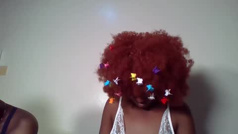 Snapshot of tee_kaicy chatting on 10.19.25 kaicy online show from 10.19.25