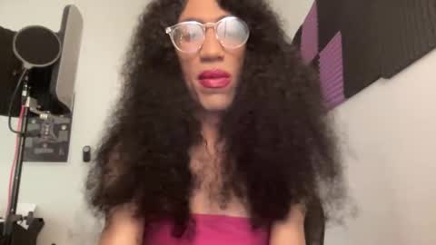 Snapshot of tehanibentley chatting on 11.14.25 Tehani Bentley online show from 11.14.25