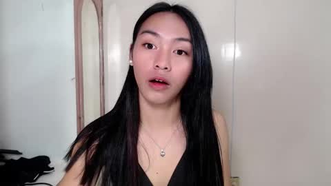 Snapshot of temptmebabyx chatting on 04.11.26 YOGIRL MAXINE online show from 04.11.26