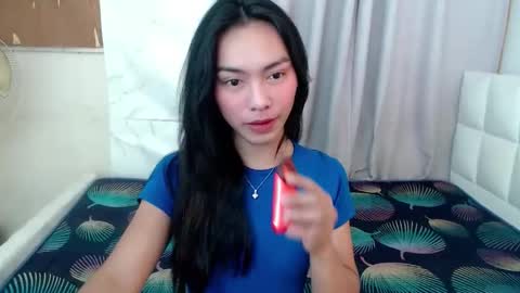Snapshot of temptmebabyx chatting on 05.06.26 YOGIRL MAXINE online show from 05.06.26