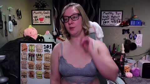 Pixie and Tentacle Overlord online show from 01.22.25