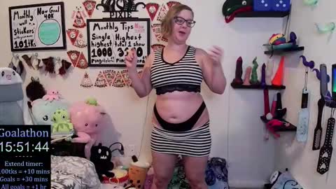 Pixie and Tentacle Overlord online show from 11.21.25