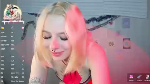 Snapshot of tender__kitty chatting on 12.27.24 Sue online show from 12.27.24