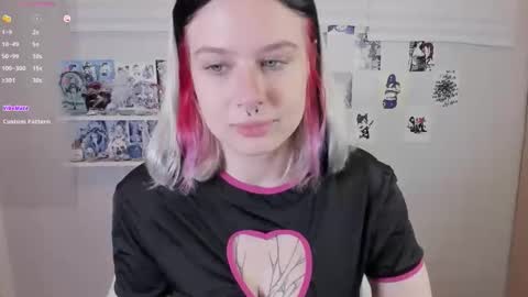 Snapshot of tender__kitty chatting on 11.07.25 Sue online show from 11.07.25