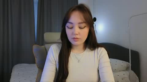 Mia online show from 04.24.26