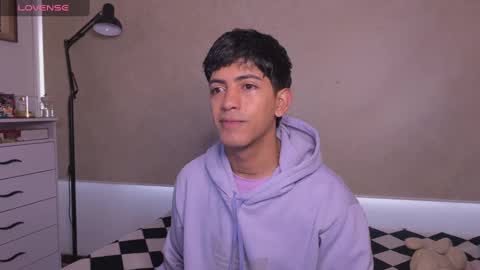 Snapshot of teobuff chatting on 11.18.25 teo browny online show from 11.18.25