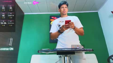 Snapshot of teoyes_ chatting on 10.01.25 teoyes_ online show from 10.01.25