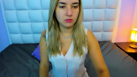 Snapshot of teresasroom_ chatting on 11.22.25 Teresa online show from 11.22.25