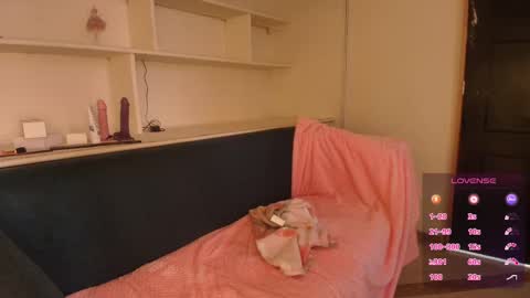 Terra Elowen online show from 10.10.25