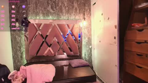 Terra Elowen online show from 10.22.25