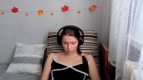 Snapshot of terranaufzinger chatting on 10.21.25 Anny Simpson online show from 10.21.25