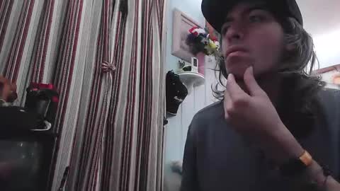 Snapshot of tesla454 chatting on 11.23.25 Danny Boy online show from 11.23.25