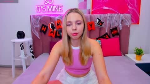 Snapshot of tessaadorable chatting on 10.30.25 Tessa 3 online show from 10.30.25