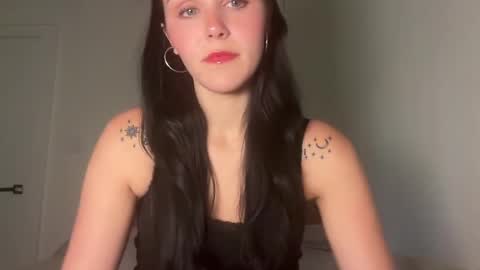 Snapshot of tessadovee chatting on 09.15.25 tessadovee online show from 09.15.25