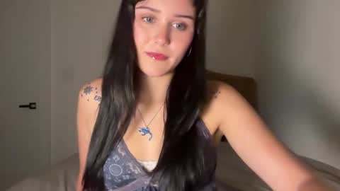 Snapshot of tessadovee chatting on 09.23.25 tessadovee online show from 09.23.25