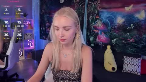 Snapshot of tessahamilton chatting on 10.09.25 TessaHamilton online show from 10.09.25
