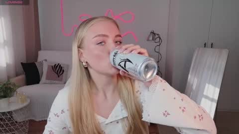 Snapshot of tessahamilton chatting on 03.15.26 TessaHamilton online show from 03.15.26