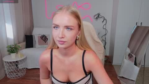 Snapshot of tessahamilton chatting on 03.28.26 TessaHamilton online show from 03.28.26