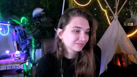 Snapshot of tessamill chatting on 10.03.25 Tessa online show from 10.03.25