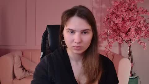 Snapshot of tessamill chatting on 06.17.26 Tessa online show from 06.17.26
