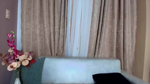 Tessamonroee online show from 02.02.26