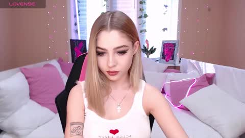 Snapshot of tessawillson chatting on 01.21.25 Tessa online show from 01.21.25