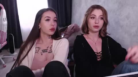 Snapshot of tessawillson chatting on 10.03.25 Tessa online show from 10.03.25