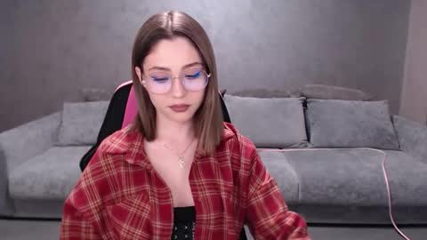 Snapshot of tessawillson chatting on 12.04.25 Tessa online show from 12.04.25