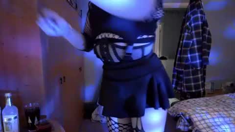 Snapshot of tgirl_kirstie chatting on 07.16.26 Kirstie online show from 07.16.26