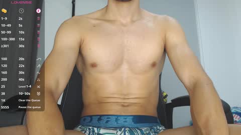 Snapshot of th_russ chatting on 12.04.24 INSTAGRAM Th1rss online show from 12.04.24