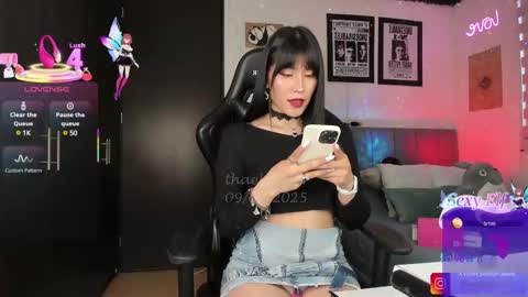 Snapshot of thaeltaylor chatting on 02.16.25  Thael online show from 02.16.25