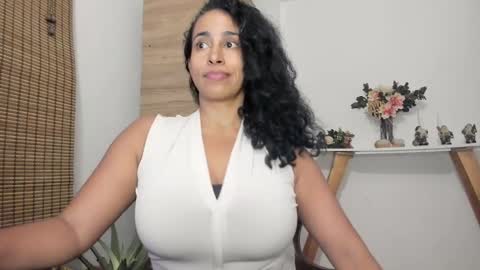 Snapshot of thali_gomex chatting on 01.04.25 Thalia Gomex online show from 01.04.25