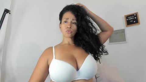Snapshot of thali_gomex chatting on 09.18.25 Thalia Gomex online show from 09.18.25