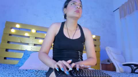 Snapshot of thalia888_ chatting on 10.12.25 thalia888_ online show from 10.12.25