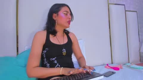 Snapshot of thalia888_ chatting on 10.13.25 thalia888_ online show from 10.13.25