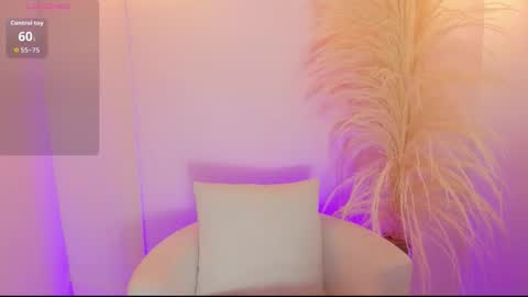 Snapshot of thaliafox_ chatting on 10.06.25 Thalia online show from 10.06.25