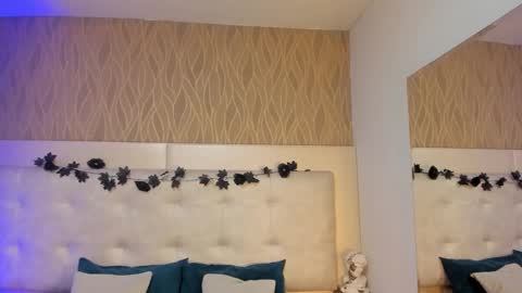 Snapshot of thaliawest chatting on 12.16.25 ThaliaWest online show from 12.16.25