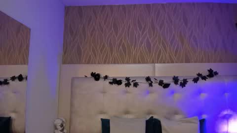 Snapshot of thaliawest chatting on 12.20.25 ThaliaWest online show from 12.20.25