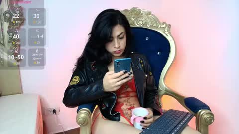 Snapshot of thamara_angells chatting on 10.18.25 Thamara online show from 10.18.25