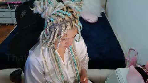 Snapshot of thatgirl2003 chatting on 01.08.26 online show from 01.08.26