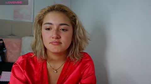 Snapshot of thatgirl2003 chatting on 02.06.26 online show from 02.06.26