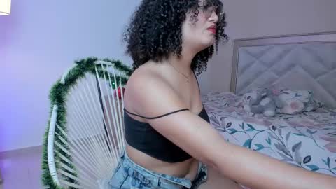 thayla_brince_ online show from 11.13.25