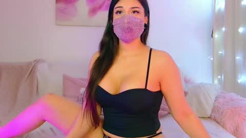 Snapshot of the__sabenna chatting on 12.18.25 Madina online show from 12.18.25