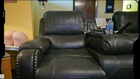 Snapshot of the_alpha_dog_xxx chatting on 10.12.25 the_alpha_dog_xxx online show from 10.12.25