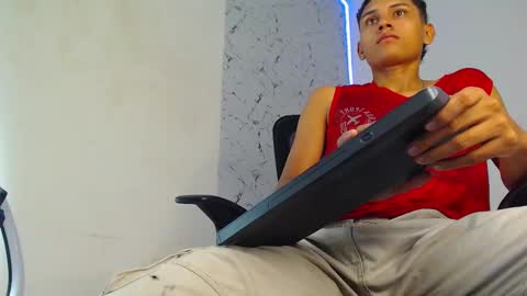 Snapshot of the_crack71 chatting on 09.27.25 Sean OPry   online show from 09.27.25