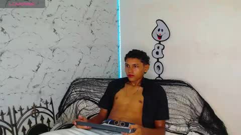 Snapshot of the_crack71 chatting on 10.07.25 Sean OPry   online show from 10.07.25