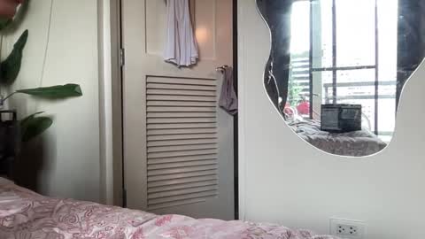 Snapshot of the_emmarouge chatting on 01.12.25 the_emmarouge online show from 01.12.25